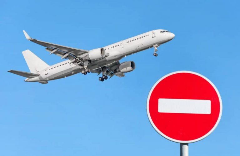 Avion-stop-©-iStock-1024x667