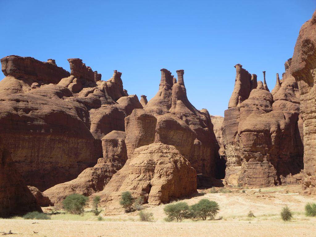 Ennedi_Hoodoos_in_the_Ennedi_Mountains_-_northeastern_Chad_2015