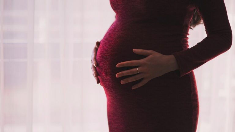 coronavirus-et-grossesse-pourquoi-les-femmes-enceintes-sont-elles-plus-exposees-a-la-covid-19
