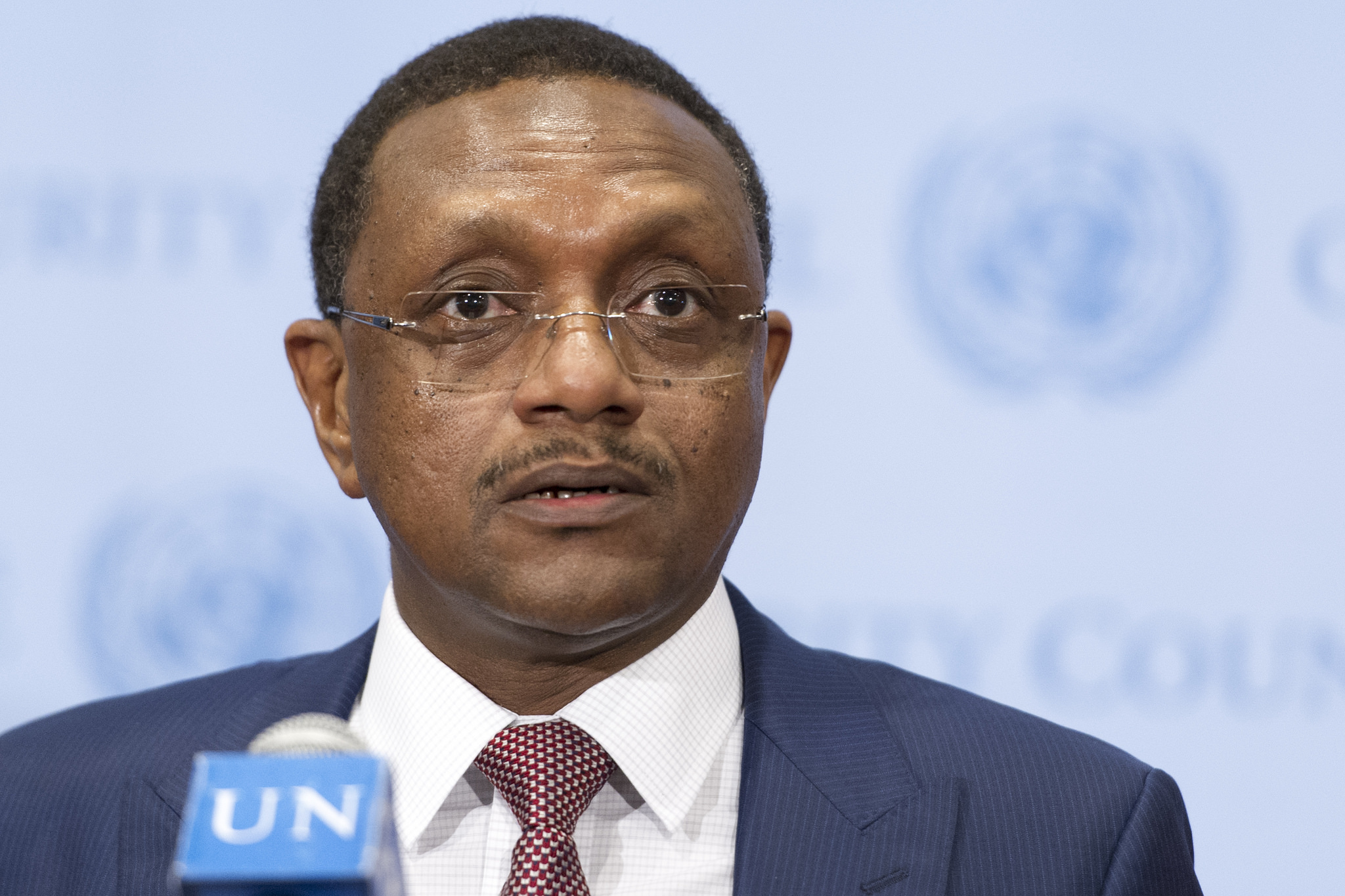 https://www.toumaiwebmedias.com/wp-content/uploads/2021/09/4.-Ministre-des-Affaires-Etrange%CC%80res-de-l%E2%80%99Inte%CC%81gration-Africaine-et-de-la-Coope%CC%81ration-Internationale-Mahamat-Ze%CC%80ne-Che%CC%81rif.jpg