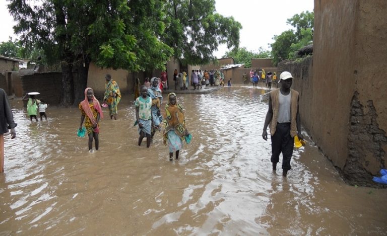 ecomatin.net-150-millions-de-fcfa-pour-assister-40-000-victimes-des-inondations-dans-lextreme-nord-98f7016e30dc47dcd3155812e475d168-xl