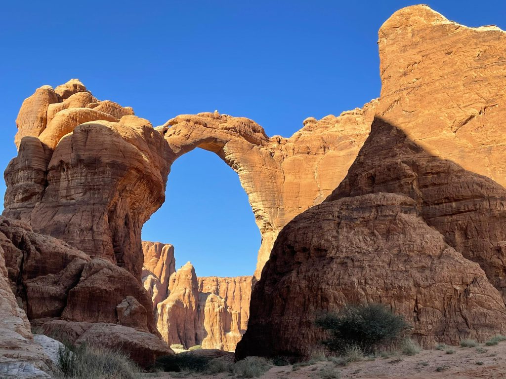 Tourisme : L’Arche d’Aloba, un joyau naturel au cœur de l’Ennedi