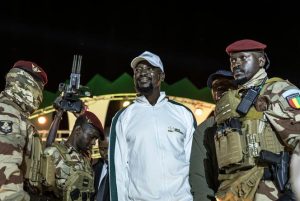 Guinée : France 24 interdite de diffusion après des propos sur Mamadi Doumbouya
